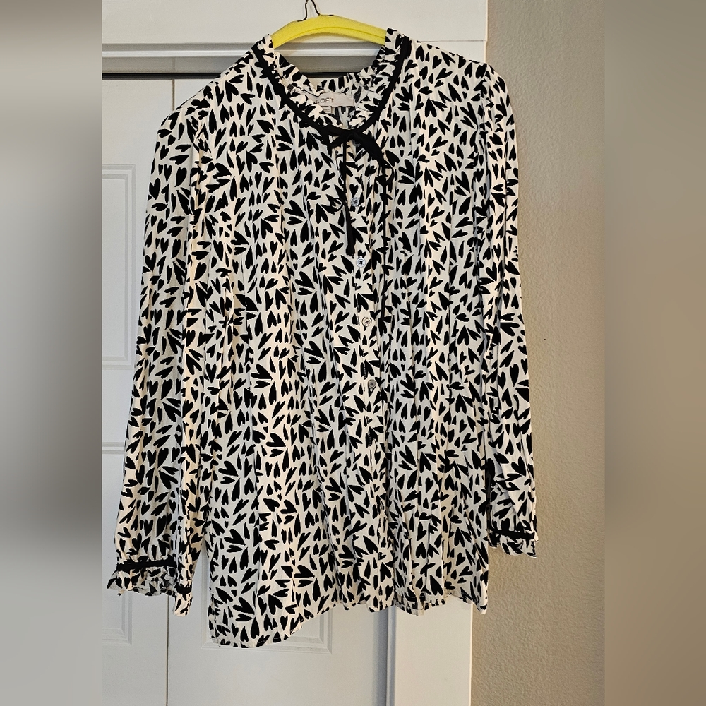 Women's work blouse with black heart pattern Large Loft